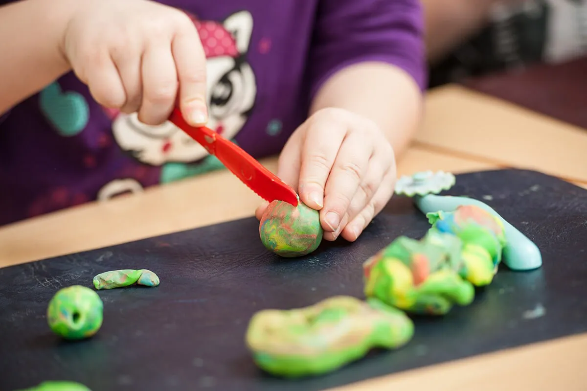 Recept för att göra egen play-doh lera