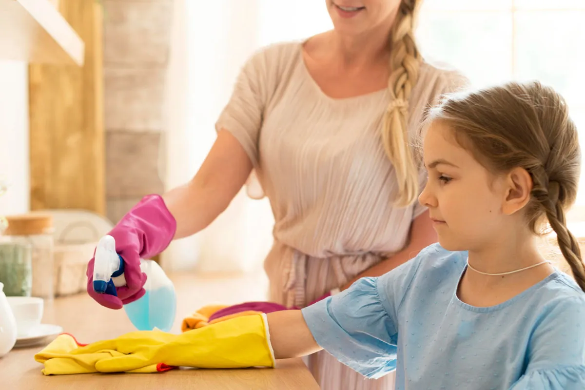 5 tips för att få barn att hjälpa till hemma på ett roligt sätt